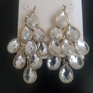 NWT Dangling crystal earings